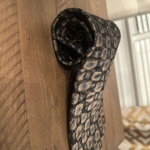 Elegant Patterned Tie